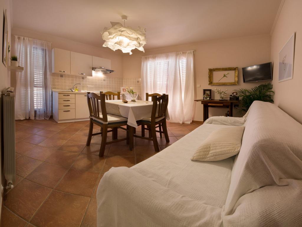 Apartment Duketis Ровин Екстериор снимка