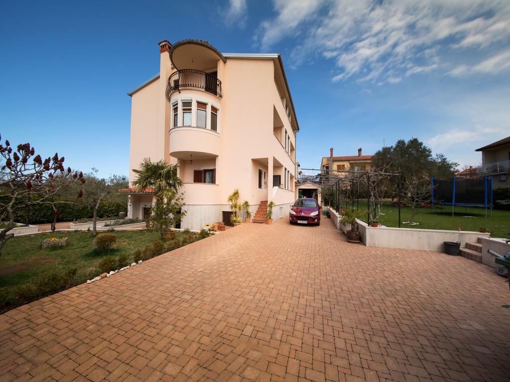 Apartment Duketis Ровин Екстериор снимка